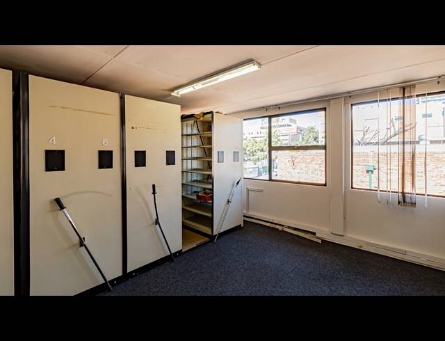1,048M² OFFICE FOR SALE IN FERNDALE
